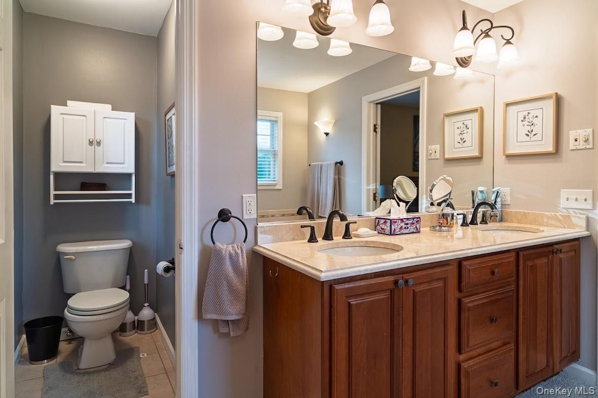 Bathroom, Dual Sink Vanities, Interior