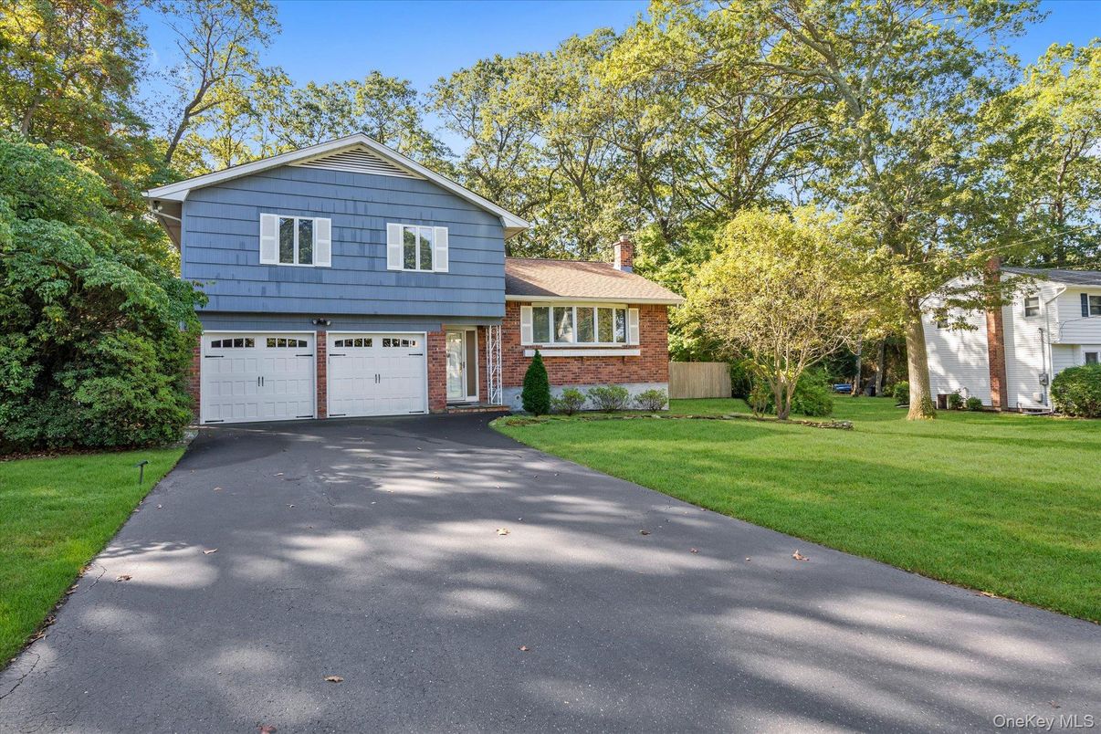 Attached, Exterior, Facade, Brick Facade, Split Level