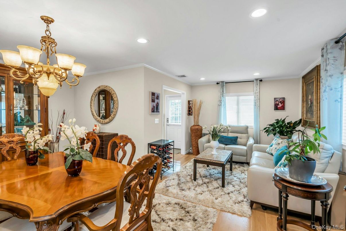 Chandelier, Dining room, Interior, Living room, Recessed Lighting, Wood Texture Flooring