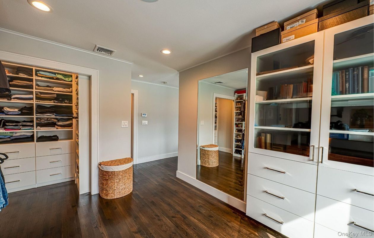 Interior, Recessed Lighting, Walk-in Closets, Wood Texture Flooring