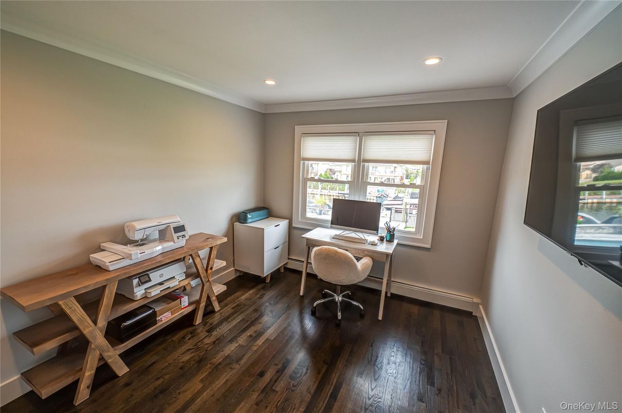 Home Office, Interior, Recessed Lighting, Wood Texture Flooring