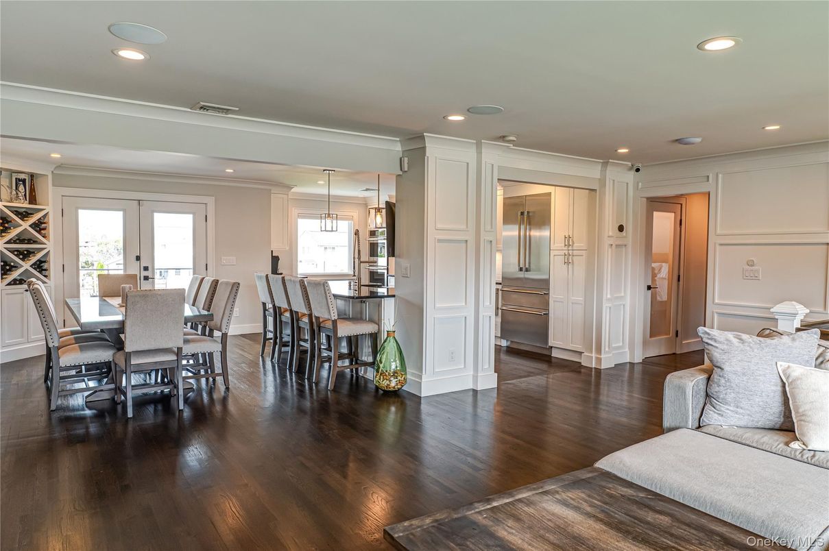 Dining room, Interior, Kitchen, Pendant Lights, Recessed Lighting, Wood Texture Flooring