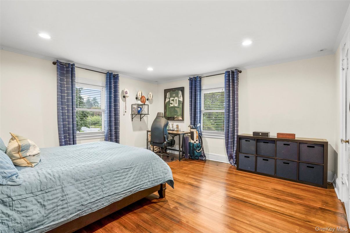 Bedroom, Home Office, Interior, Recessed Lighting, Wood Texture Flooring