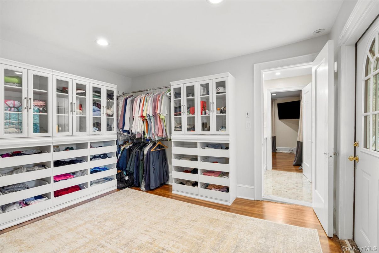 Interior, Recessed Lighting, Walk-in Closets, Wood Texture Flooring