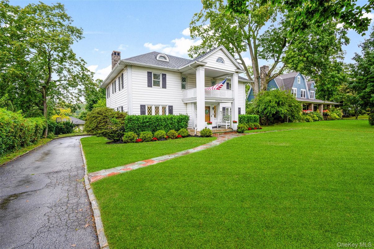 Backyard, Exterior, Facade, Queen Anne Victorian