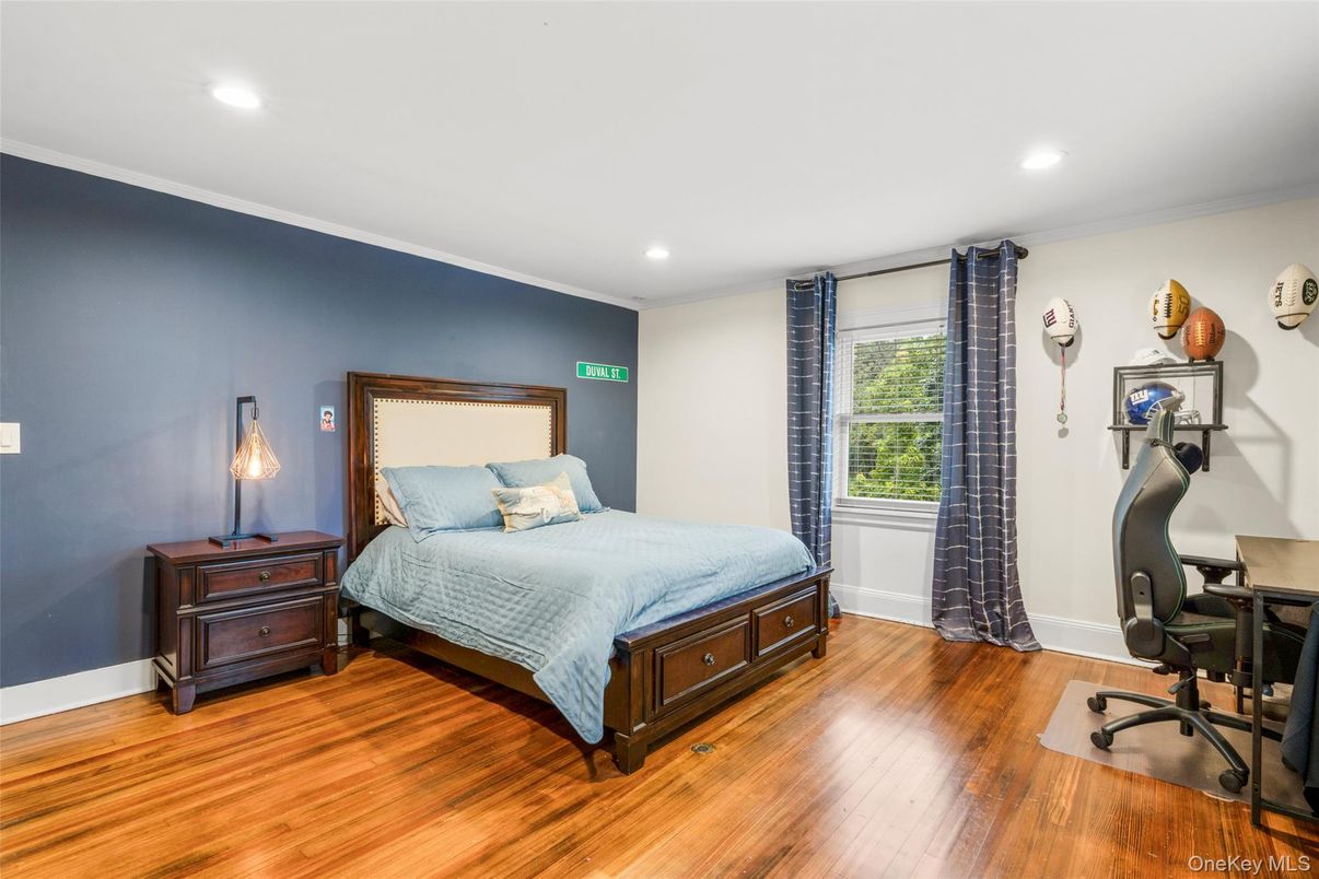 Bedroom, Fitness Equipment, Interior, Recessed Lighting, Wood Texture Flooring