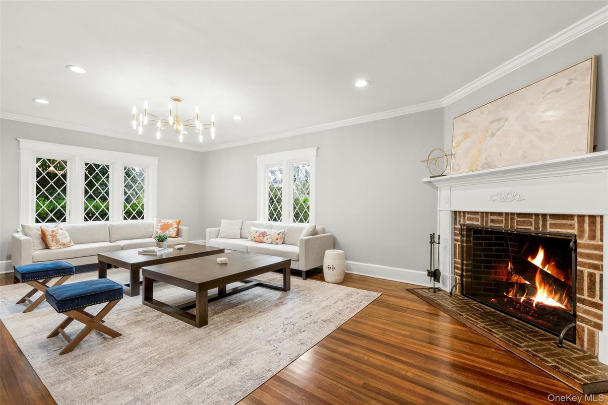 Fireplace, Interior, Living room, Pendant Lights, Recessed Lighting, Wood Texture Flooring