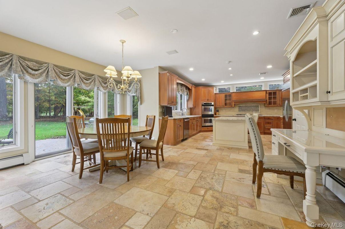 Chandelier, Dining room, Interior, Kitchen, Recessed Lighting, Stainless Steel Appliances