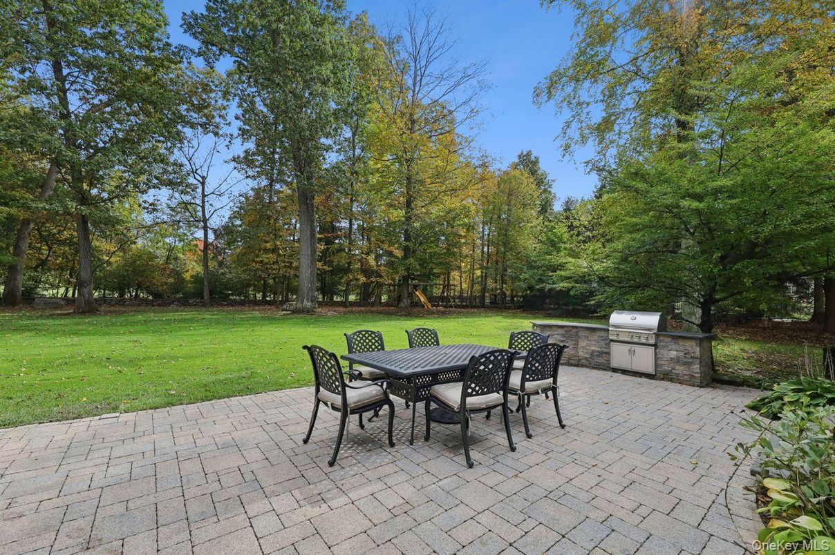 Backyard, Exterior, Outdoor Kitchen
