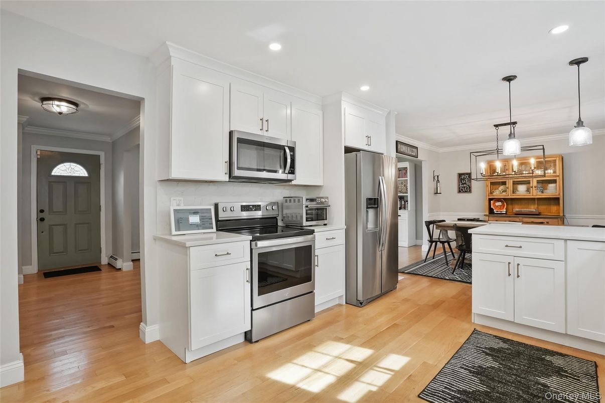 Dining room, Interior, Kitchen, Pendant Lights, Recessed Lighting, Stainless Steel Appliances, Wood Texture Flooring