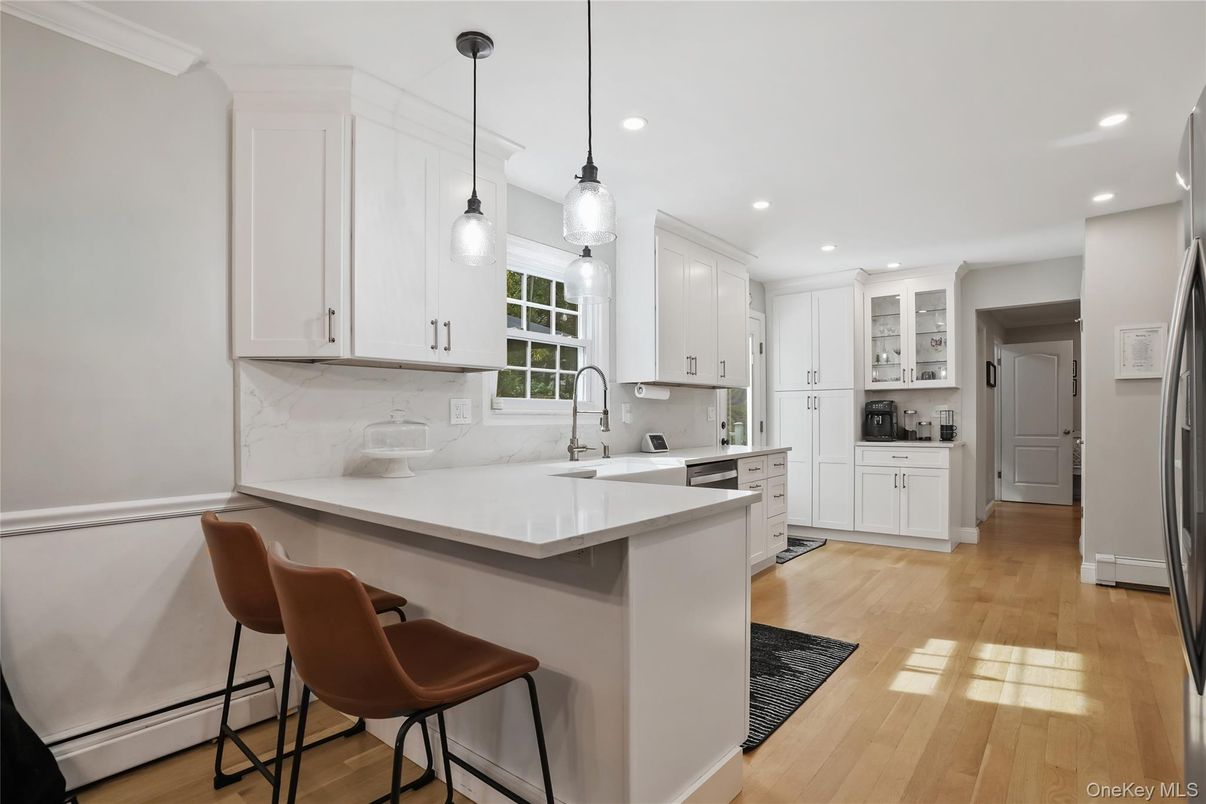 Interior, Kitchen, Pendant Lights, Recessed Lighting, Wood Texture Flooring