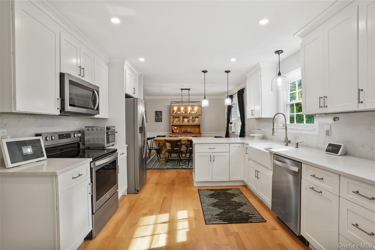 Dining room, Interior, Kitchen, Pendant Lights, Recessed Lighting, Stainless Steel Appliances, Wood Texture Flooring