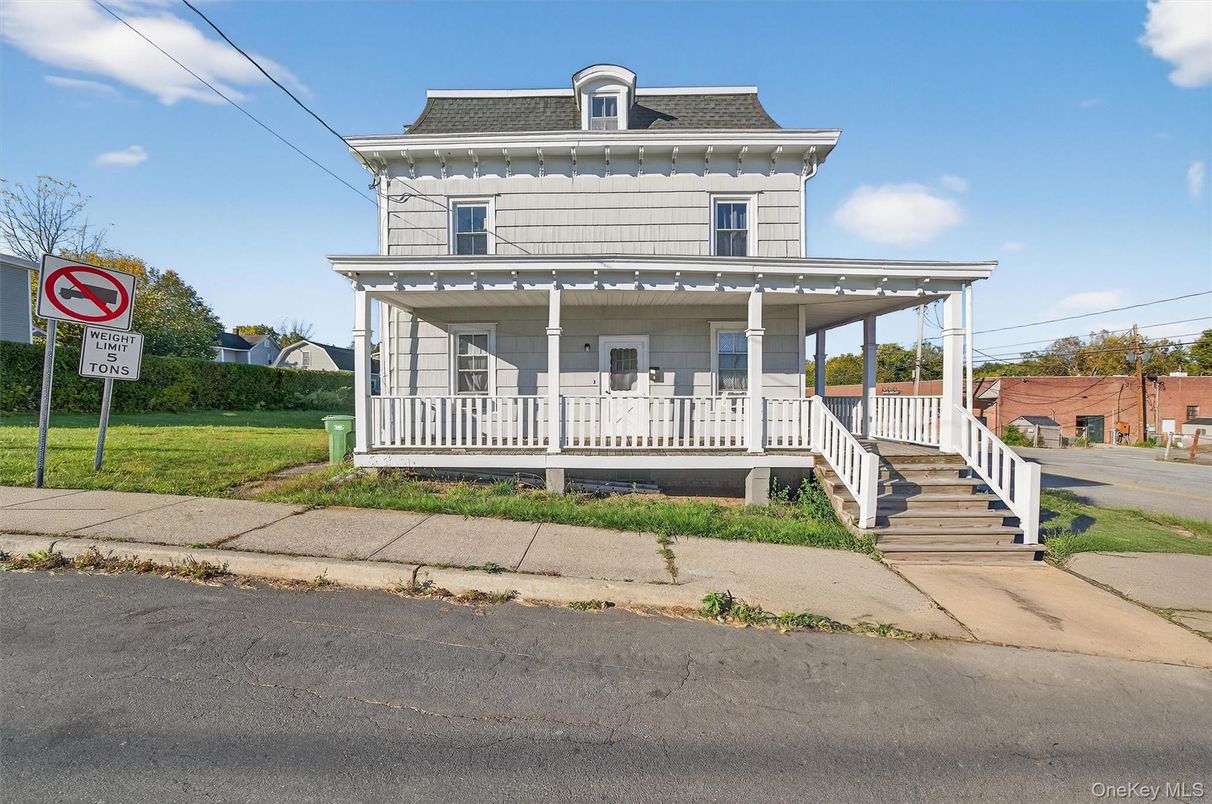 Exterior, Facade, American Foursquare