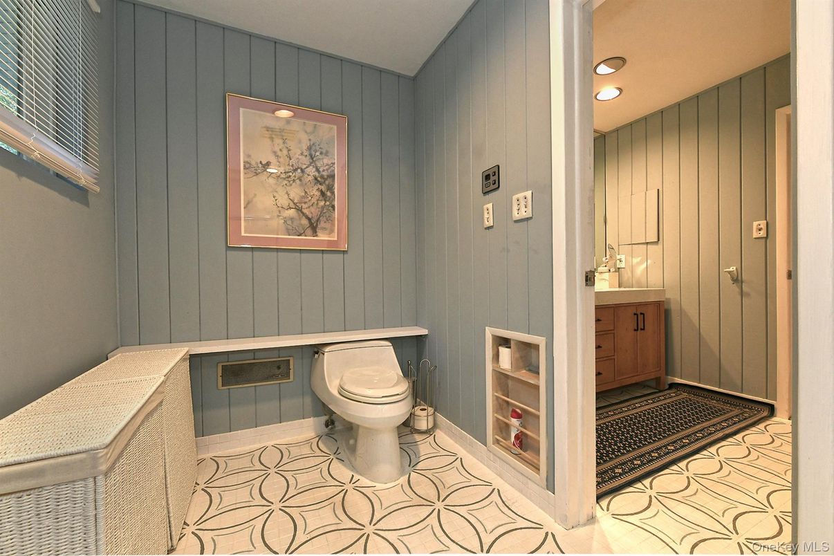 Bathroom, Interior, Recessed Lighting