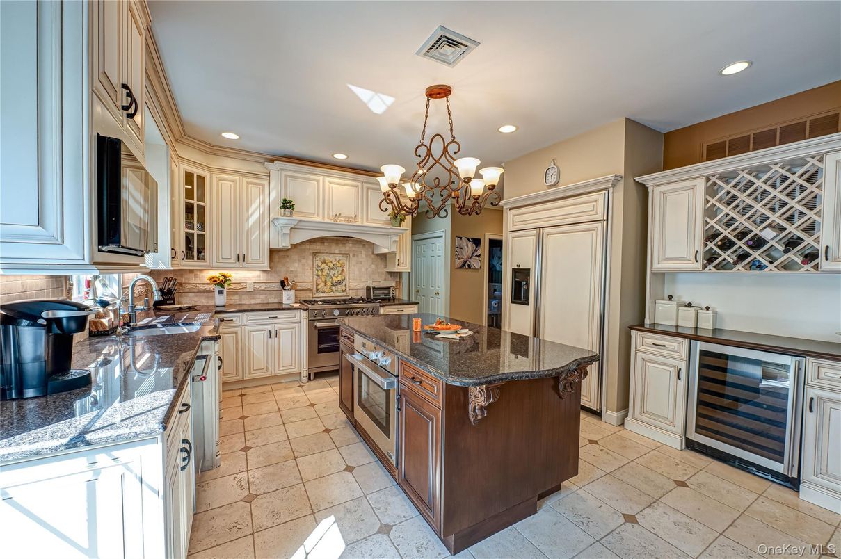 Chandelier, Interior, Kitchen, Recessed Lighting, Stainless Steel Appliances