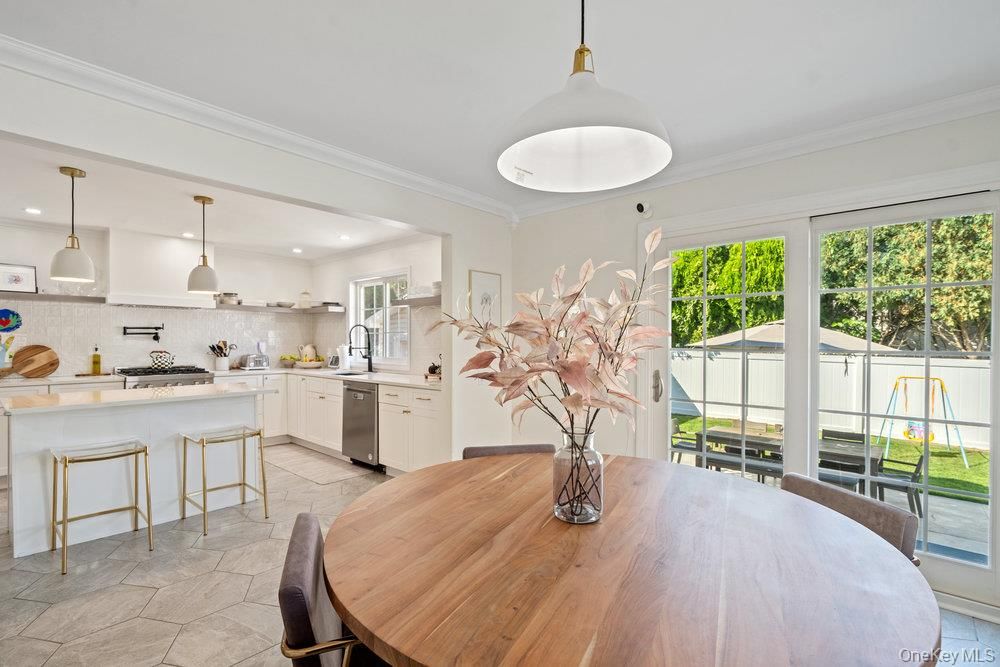Dining room, Interior, Kitchen, Pendant Lights, Recessed Lighting, Stainless Steel Appliances