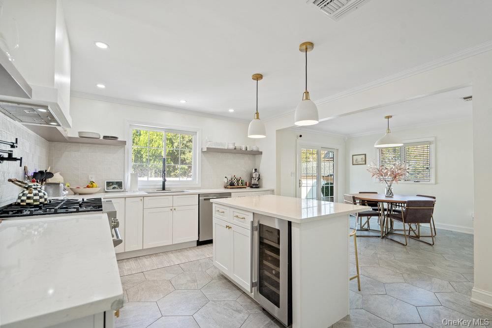 Dining room, Interior, Kitchen, Pendant Lights, Recessed Lighting, Stainless Steel Appliances