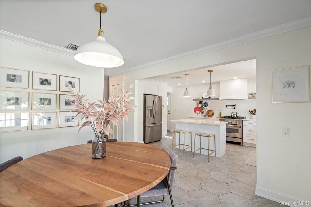 Dining room, Interior, Kitchen, Pendant Lights, Recessed Lighting, Stainless Steel Appliances
