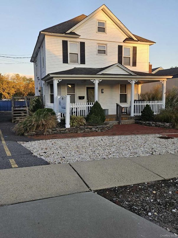 Exterior, Facade, Farmhouse