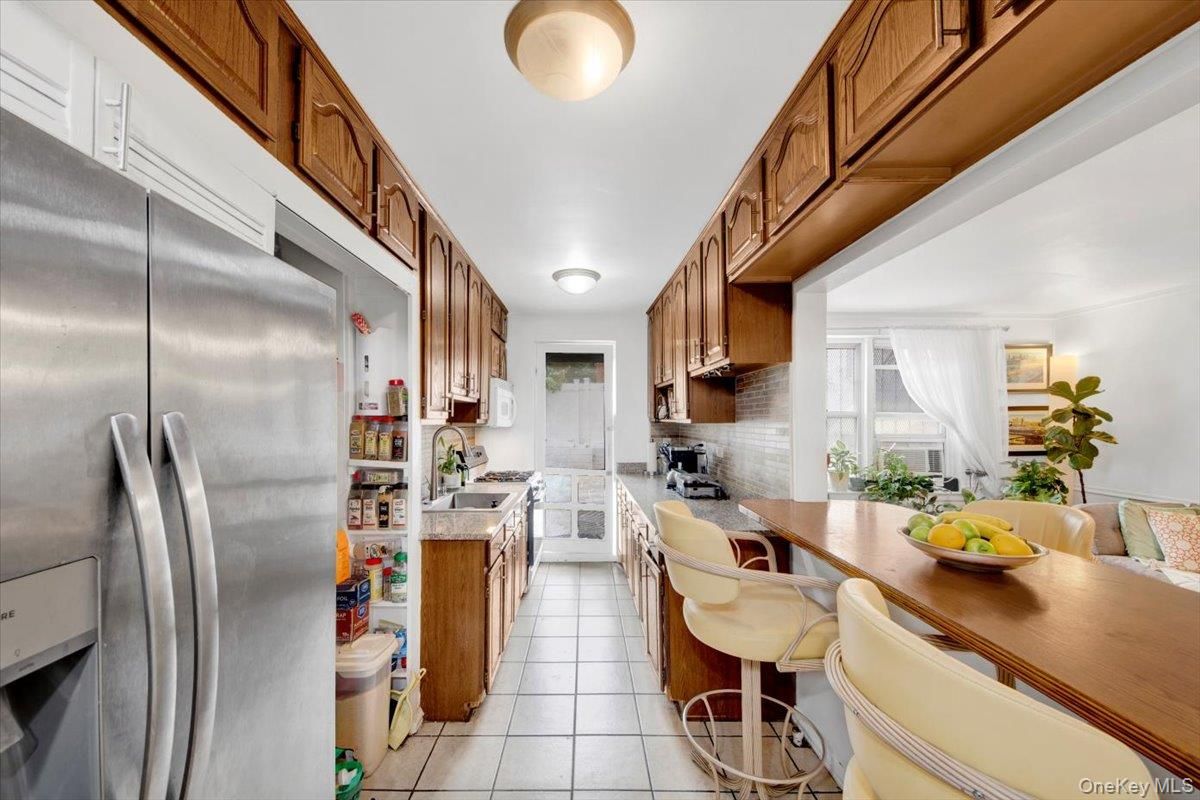 Dining room, Interior, Kitchen, Stainless Steel Appliances