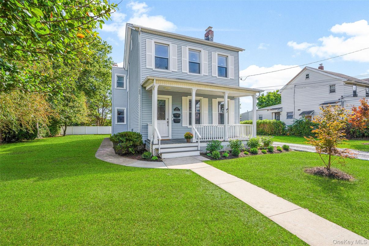 Backyard, Exterior, Facade, American Foursquare