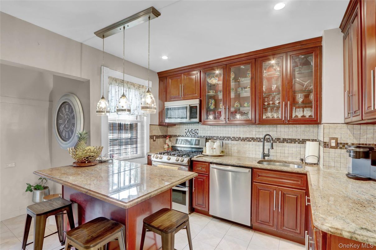 Interior, Kitchen, Pendant Lights, Recessed Lighting, Stainless Steel Appliances