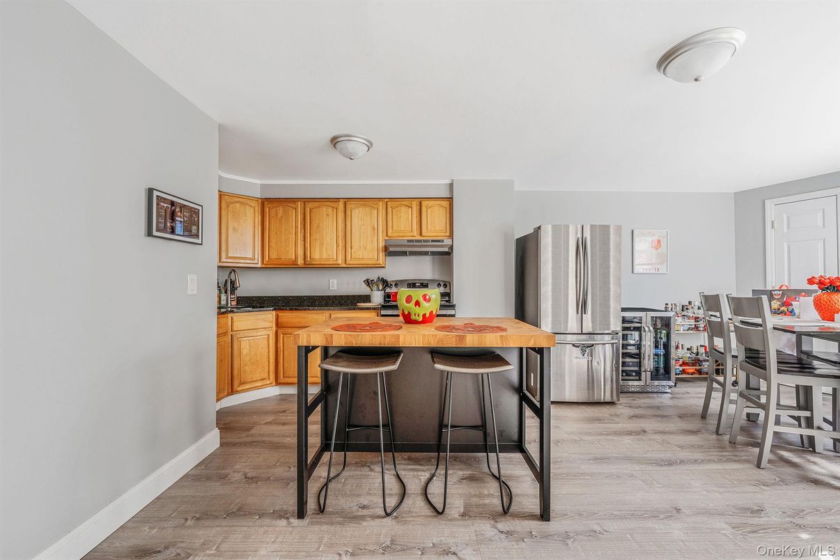 Dining room, Interior, Kitchen, Stainless Steel Appliances, Wood Texture Flooring