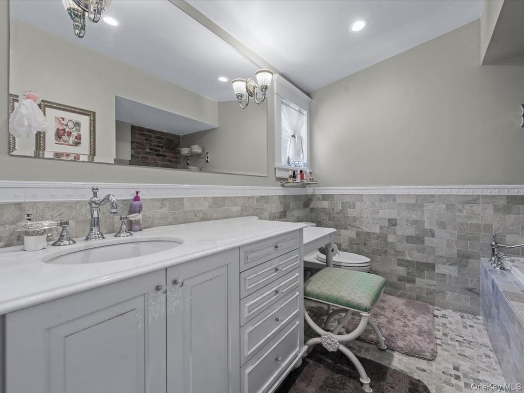 Bathroom, Interior, Recessed Lighting