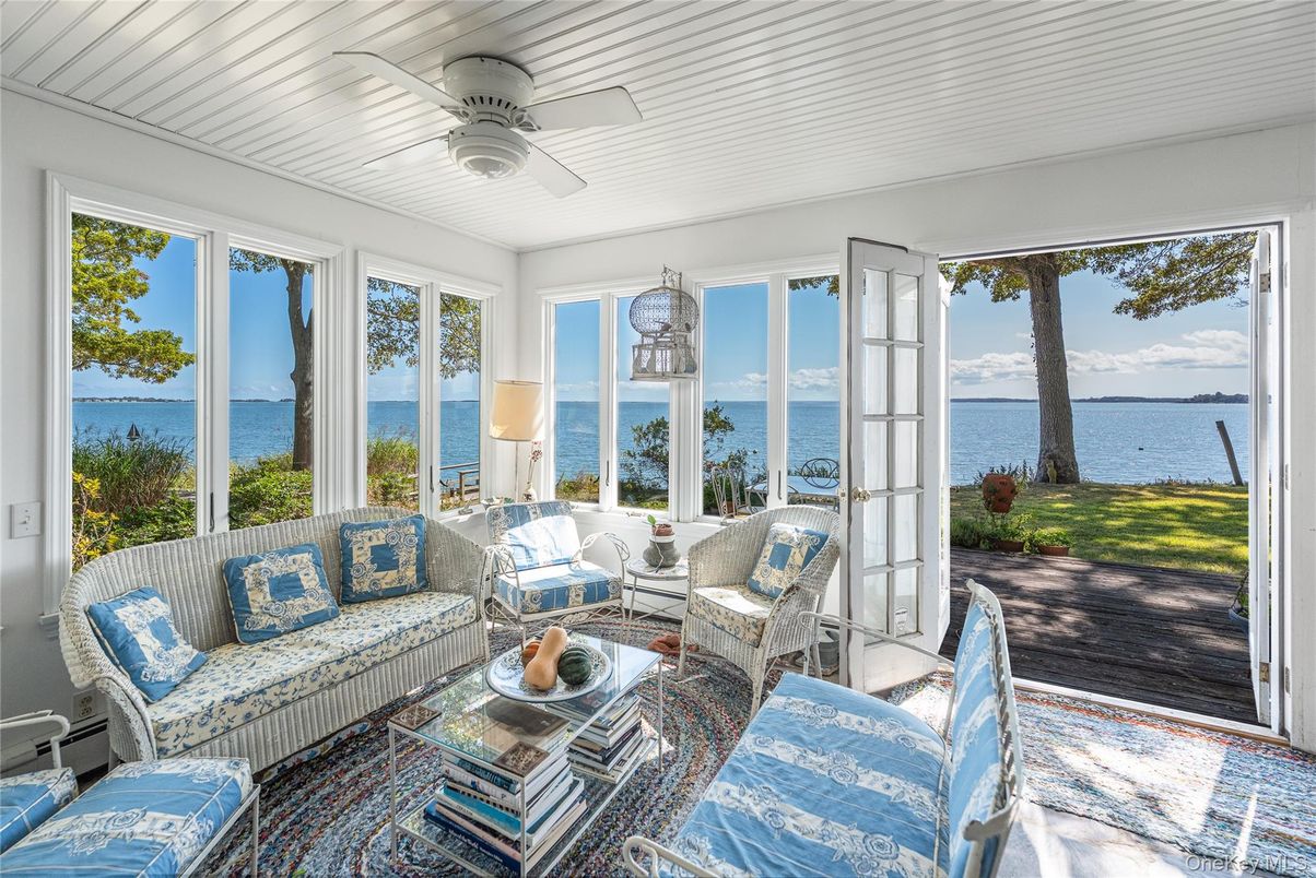 Interior, Living room, Sun Room, Water