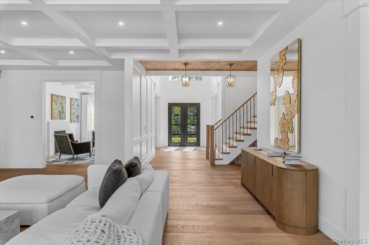 Interior, Living room, Pendant Lights, Recessed Lighting, Wood Texture Flooring