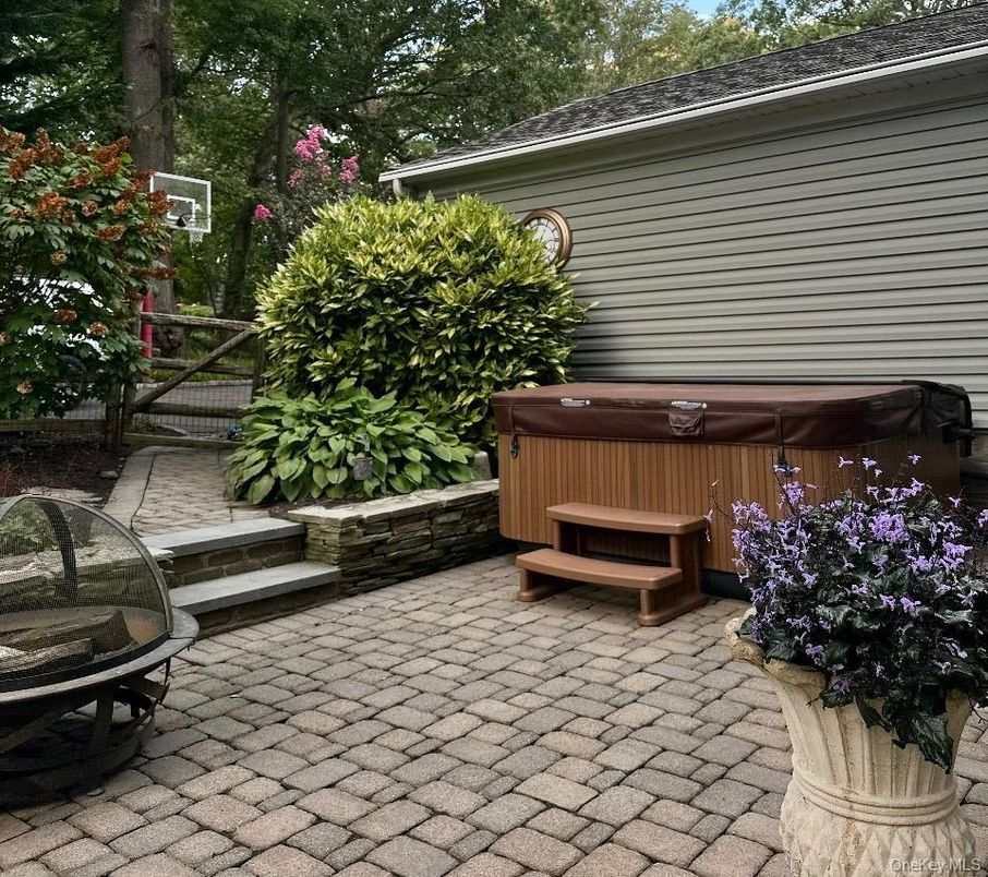 Exterior, Hot Tub