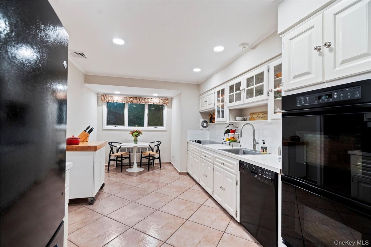 Dining room, Interior, Kitchen, Recessed Lighting