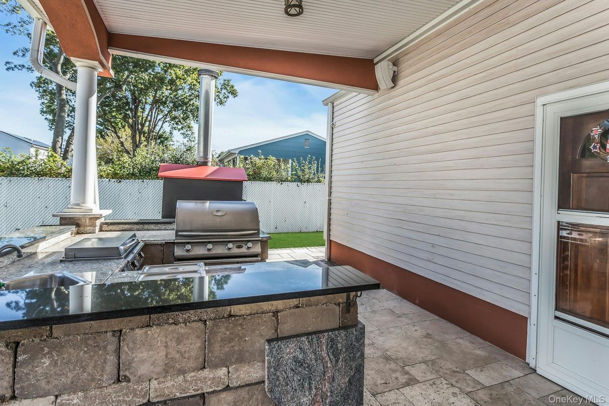 Exterior, Outdoor Kitchen