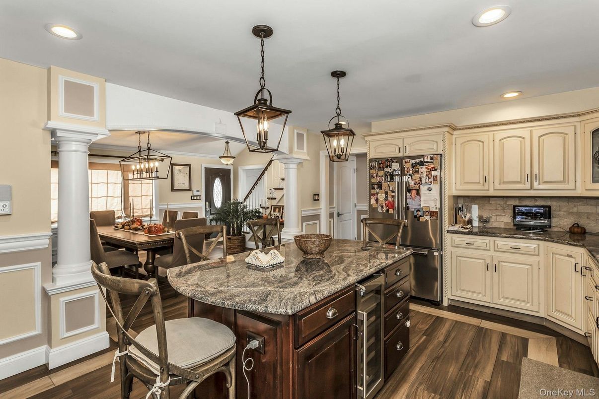 Dining room, Interior, Kitchen, Pendant Lights, Recessed Lighting, Wood Texture Flooring