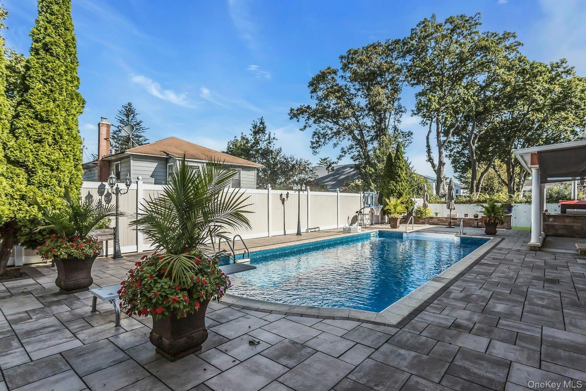 Exterior, Playground, Pool