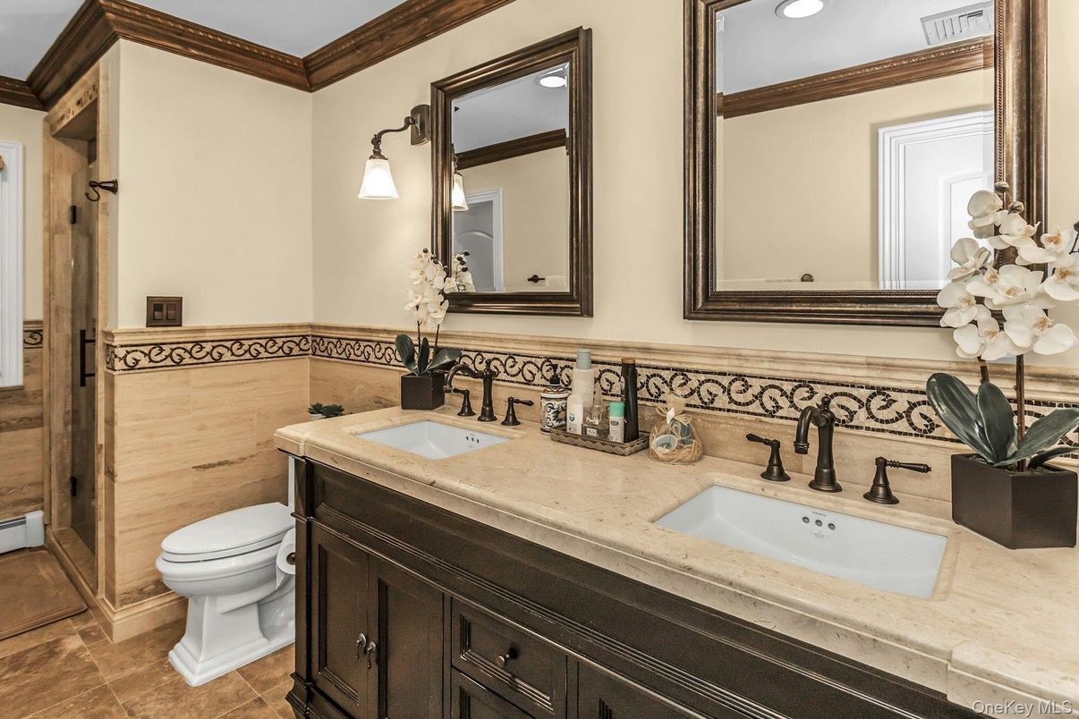 Bathroom, Dual Sink Vanities, Interior, Recessed Lighting