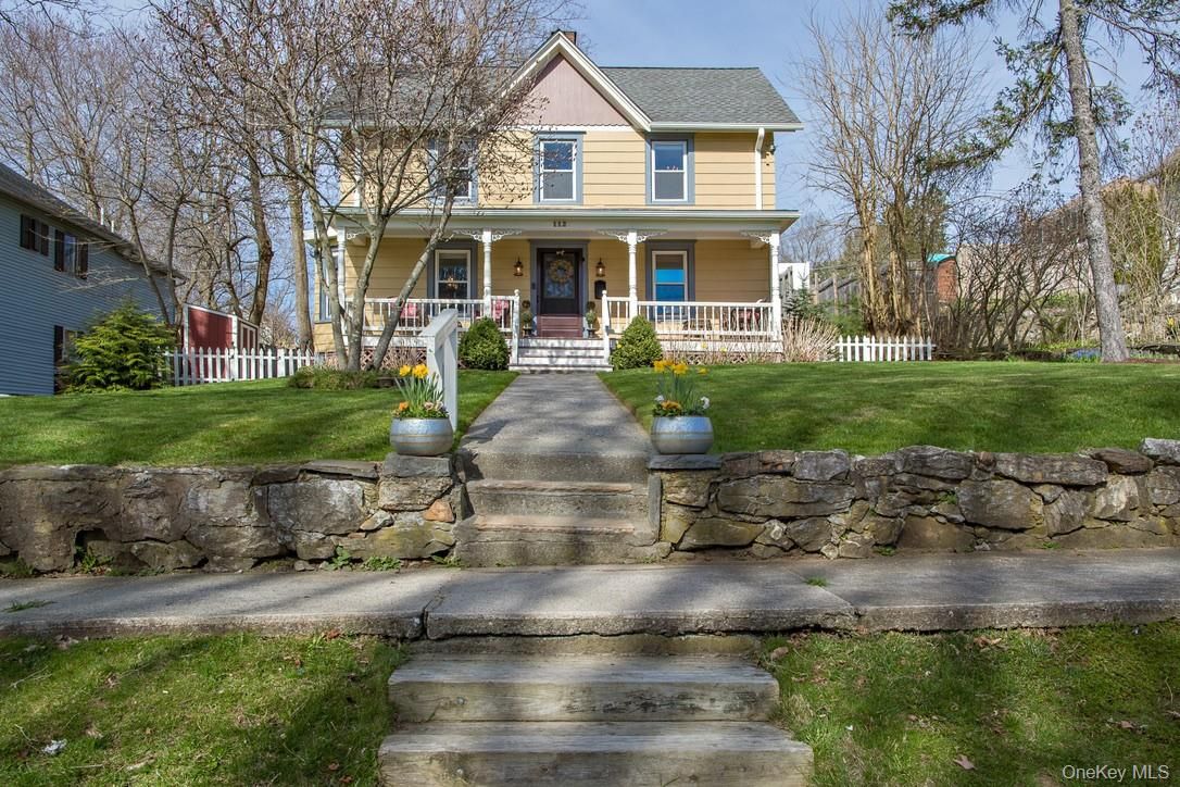Exterior, Facade, Queen Anne Victorian