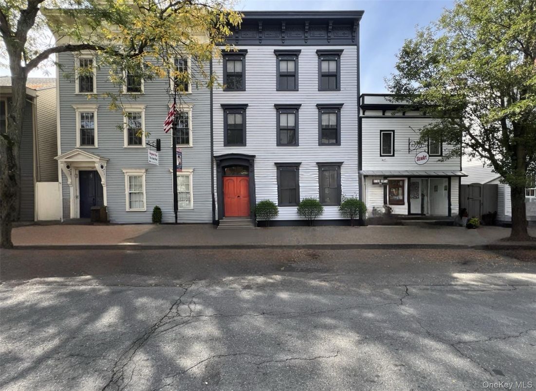 Exterior, Facade, Rowhouse