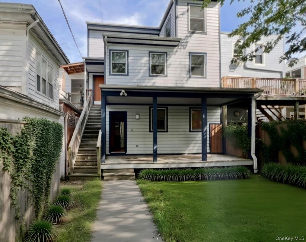 Exterior, Facade, Rowhouse