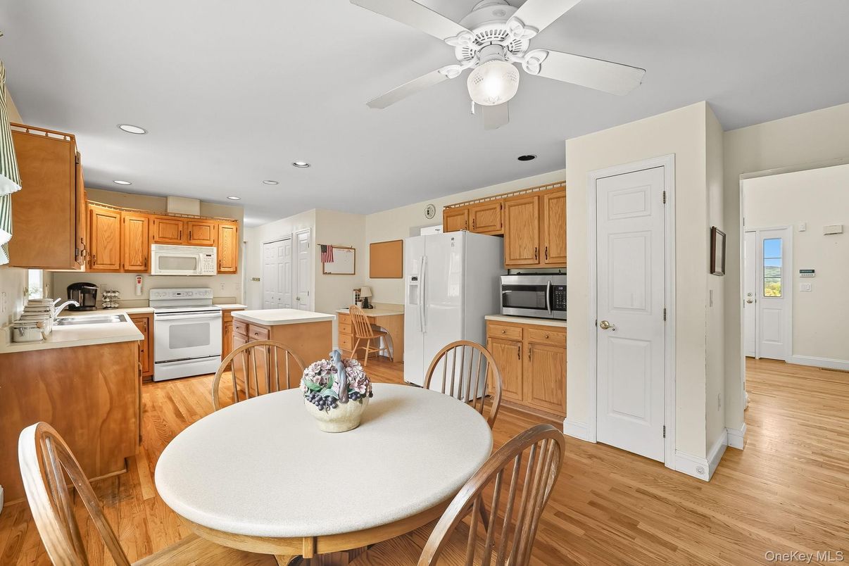 Dining room, Interior, Kitchen, Recessed Lighting, Wood Texture Flooring