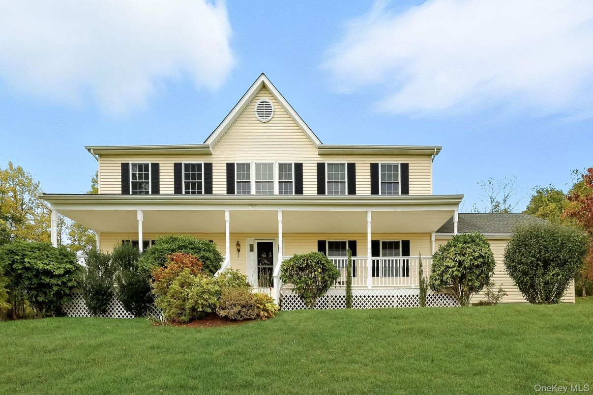 Exterior, Facade, Farmhouse