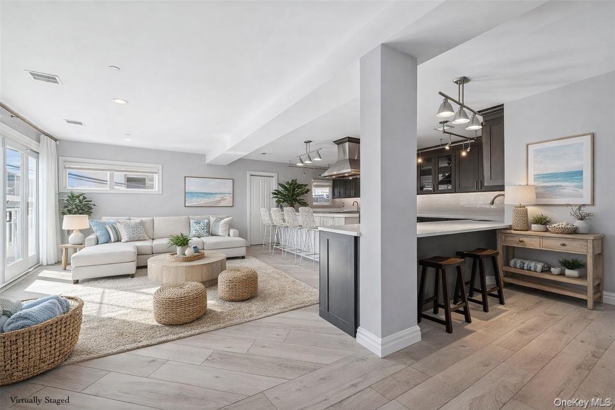 Interior, Kitchen, Living room, Pendant Lights, Recessed Lighting, Stainless Steel Appliances, Wood Texture Flooring