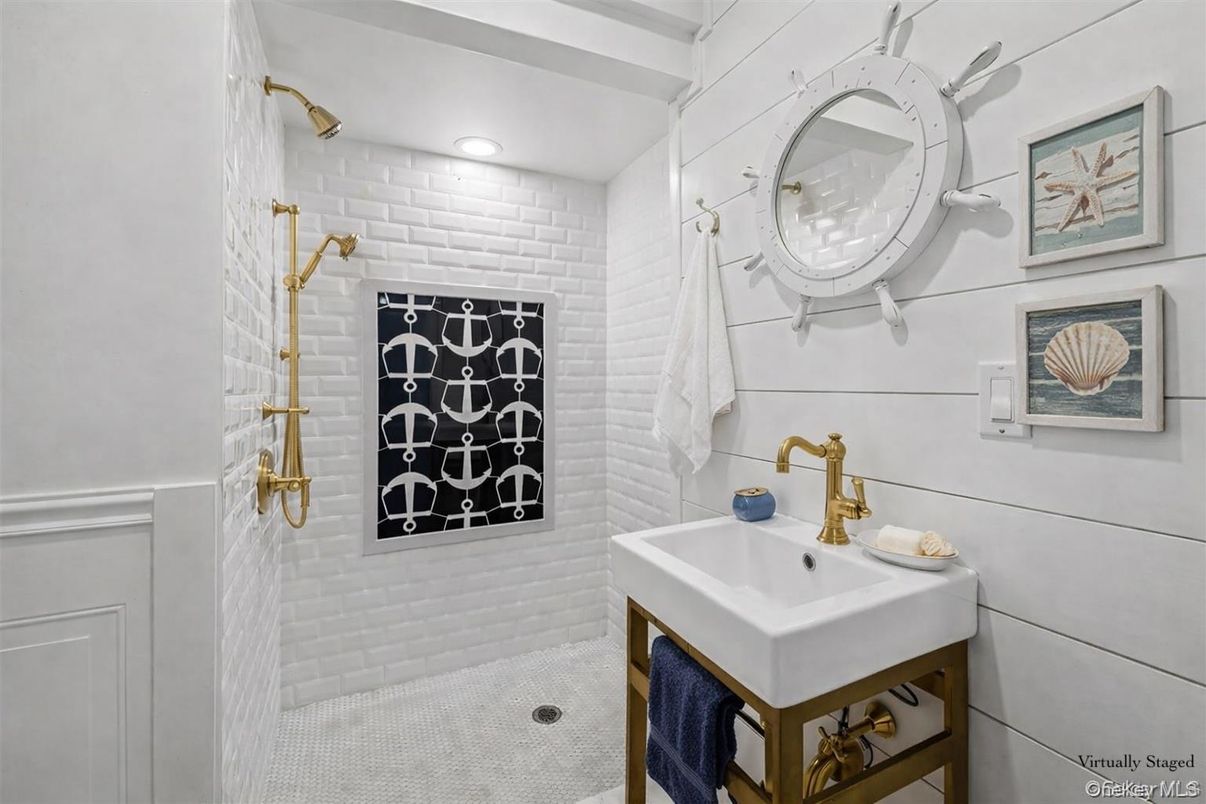 Bathroom, Interior, Recessed Lighting