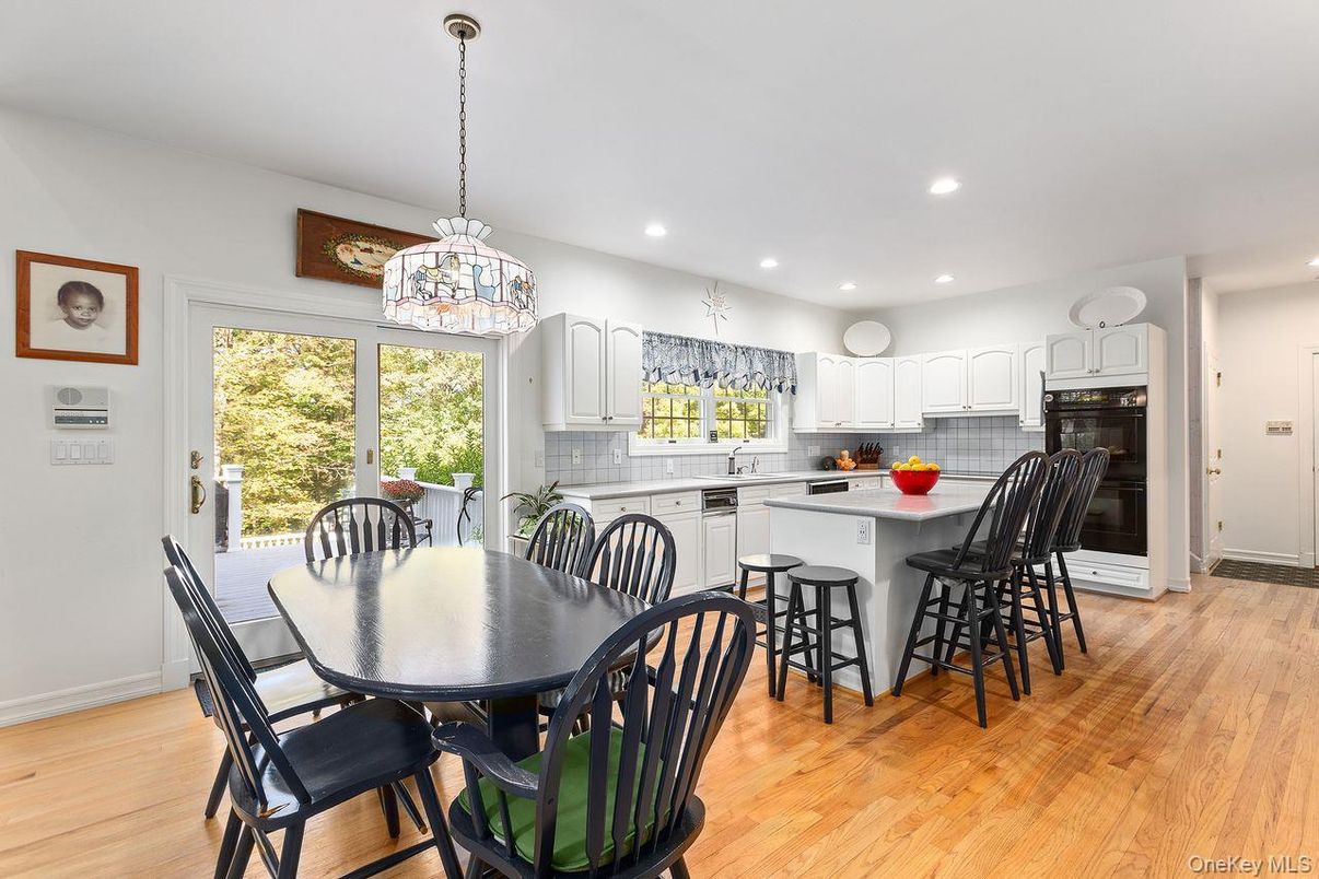 Dining room, Interior, Kitchen, Pendant Lights, Recessed Lighting, Wood Texture Flooring
