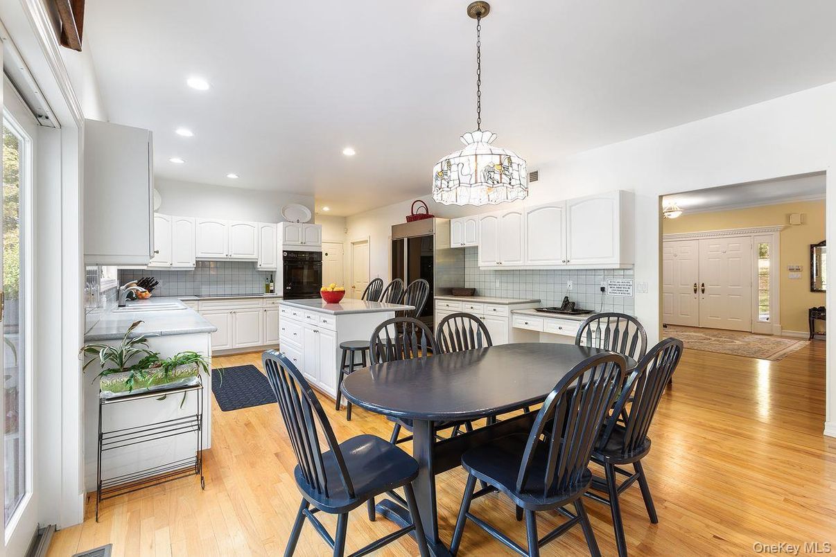 Dining room, Interior, Kitchen, Pendant Lights, Recessed Lighting, Wood Texture Flooring