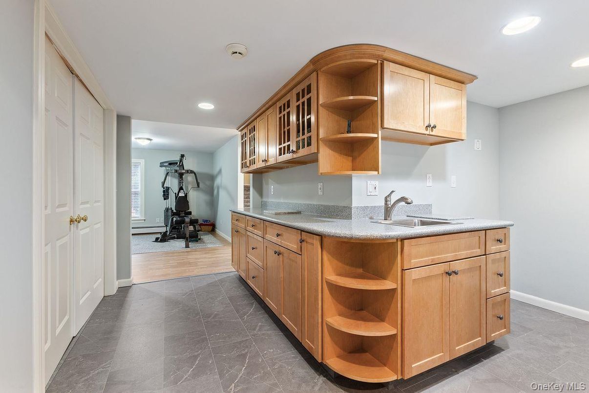 Fitness Equipment, Interior, Recessed Lighting, Wood Texture Flooring