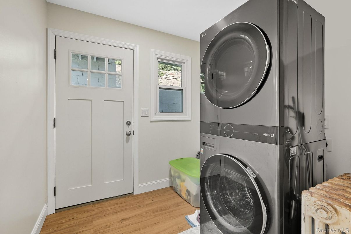 Interior, Utility Closets, Washer, Wood Texture Flooring