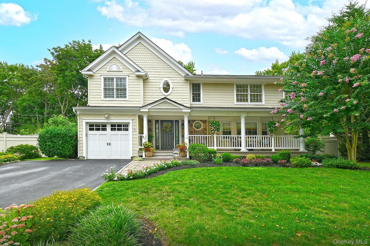 Attached, Exterior, Facade, Farmhouse