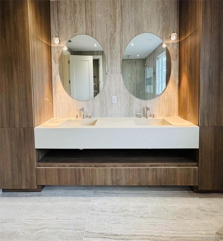 Bathroom, Dual Sink Vanities, Interior
