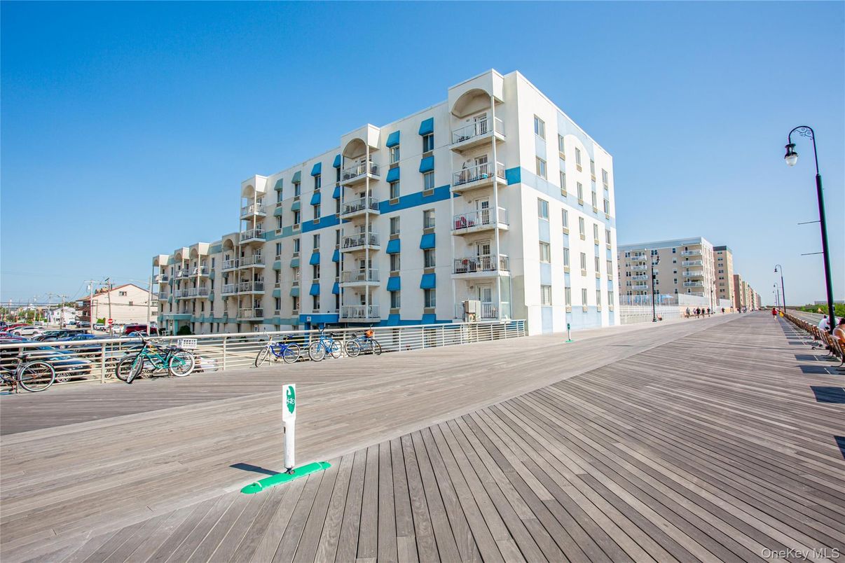 Exterior, Facade, Highrise